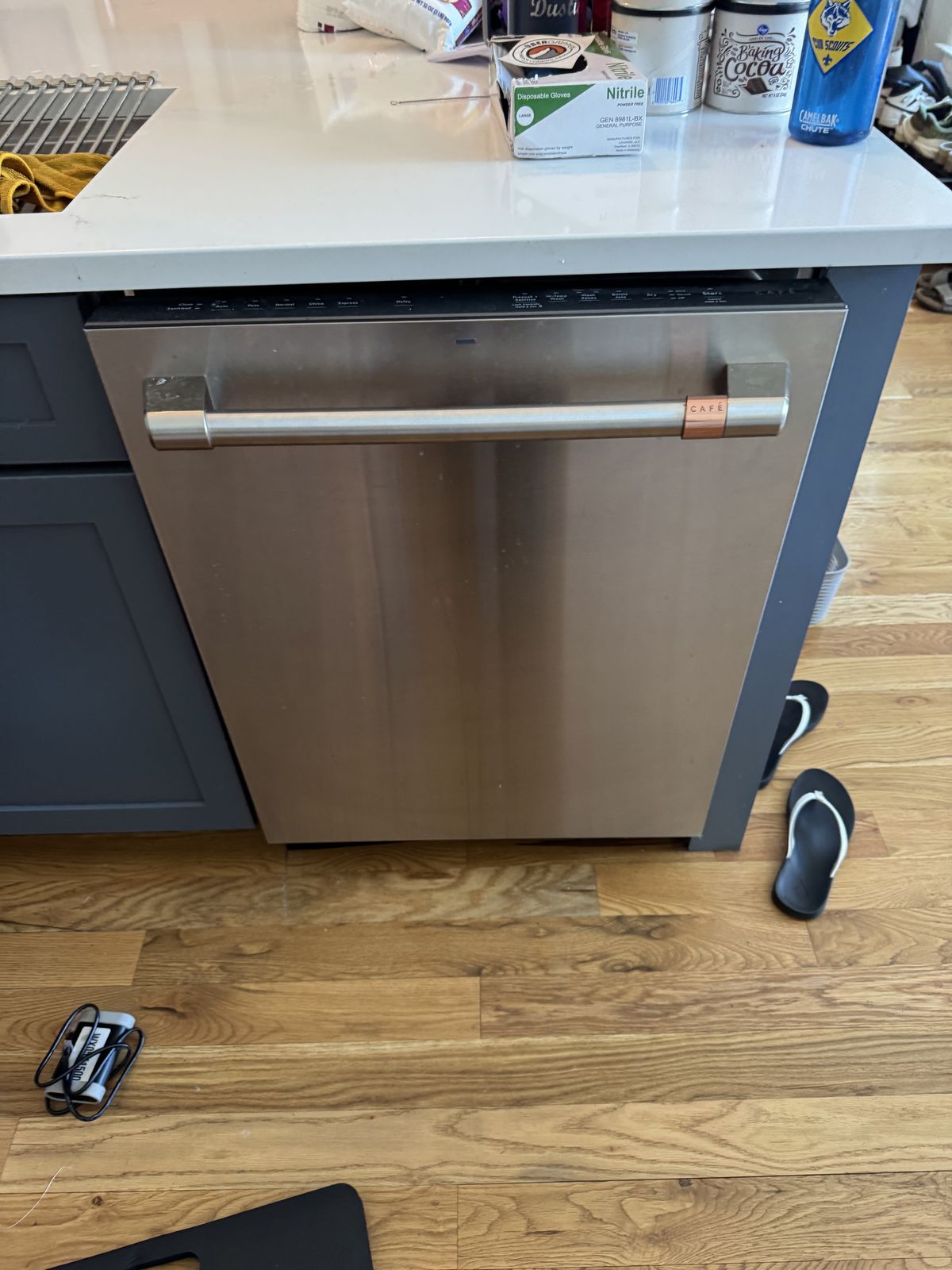 Closed stainless steel dishwasher